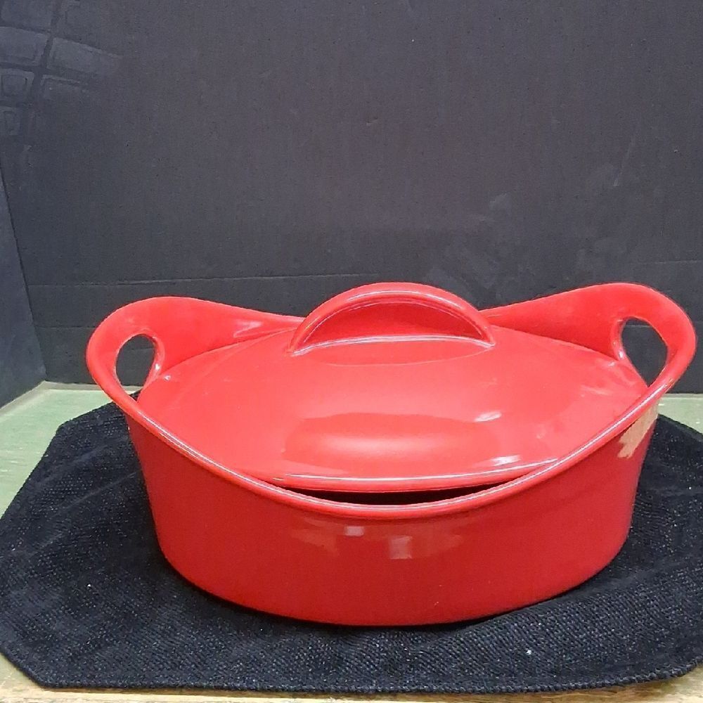 Rachael Ray Solid Glaze Stoneware Red 2.5 Qt.  Casserole With Lid #HD16S No Box